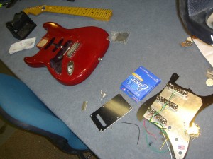 Getting a new lefty neck, classic Gotoh tuners and wiring in new Fender Noiseless Pickups